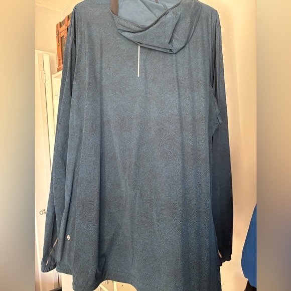 Lululemon Men’s Active Jacket
Pyroclastic Carbon Blue Black - Picture 7 of 8